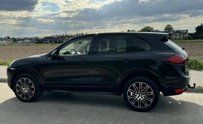 Porsche Cayenne cena 99900 przebieg: 223000, rok produkcji 2012 z Warszawa małe 596